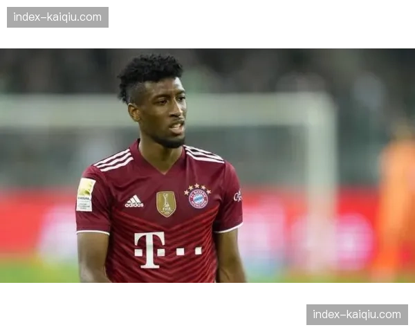 特写:科曼在场边怒吼,要求拜仁阵型前压 特写:科曼在场边怒吼,要求拜仁阵型前压