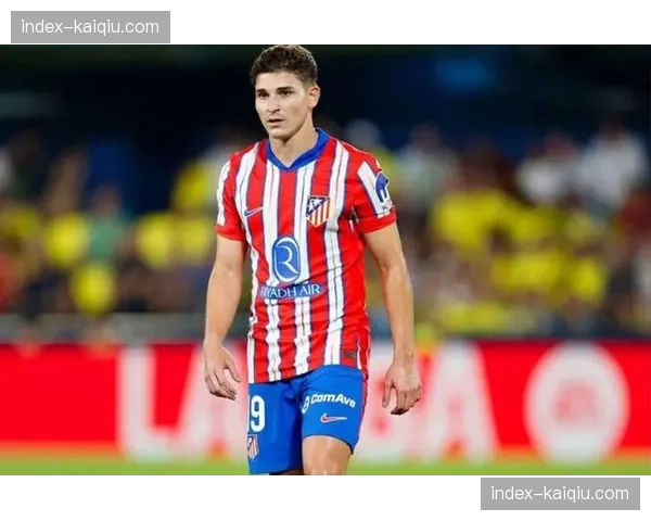 巴萨将向莱万提供“低成本”合同，阿尔瓦雷斯成锋线引援头号目标