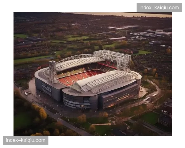曼联官宣老特拉福德改造：今夏开工提升球迷观赛体验与餐饮服务